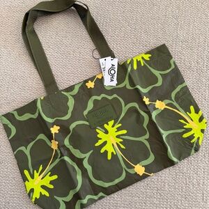 NWT ALOHA Collection Pua Waikiki Holo Holo